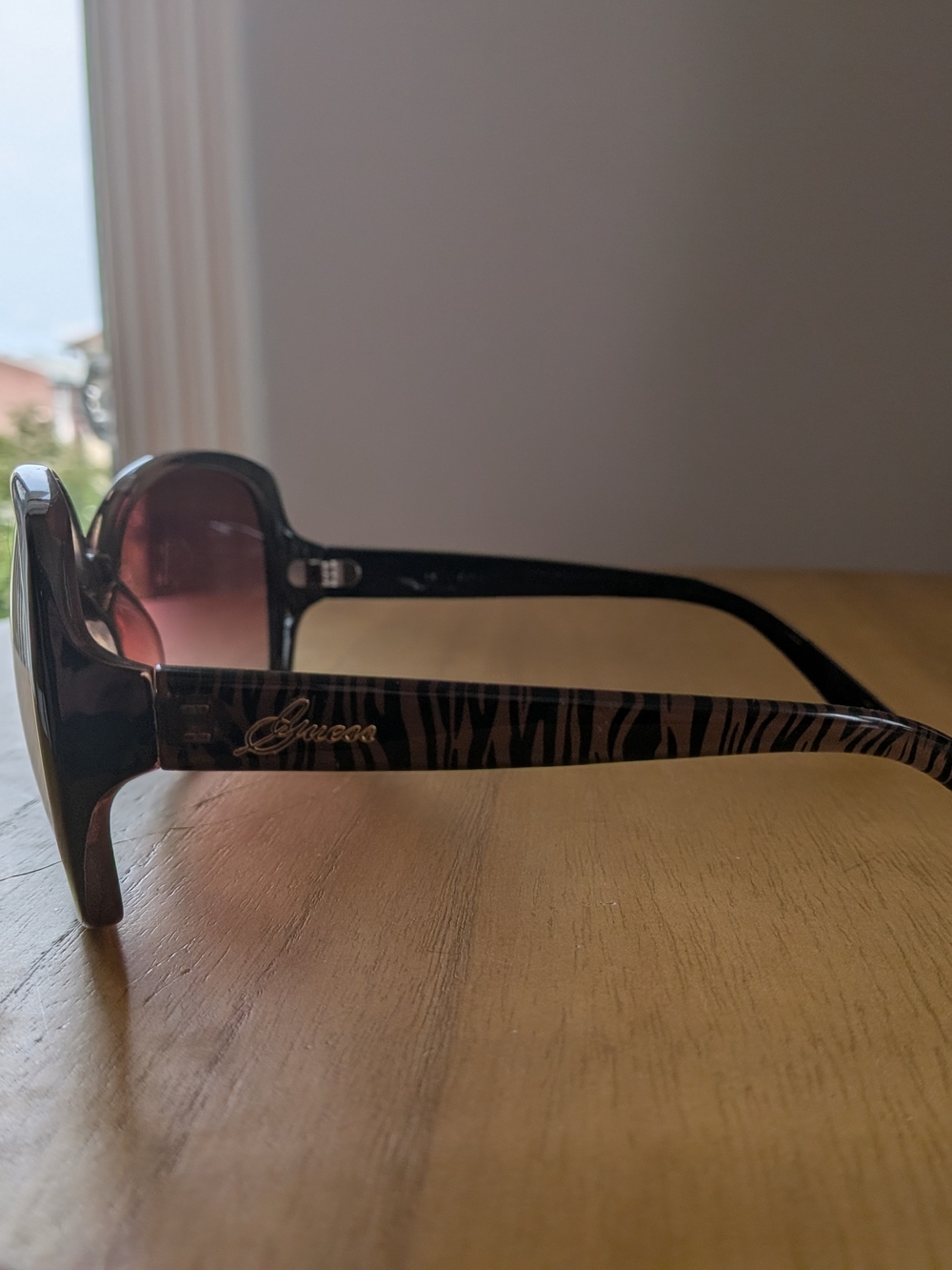 Guess Women's Brown Gradient Frame Sunglasses